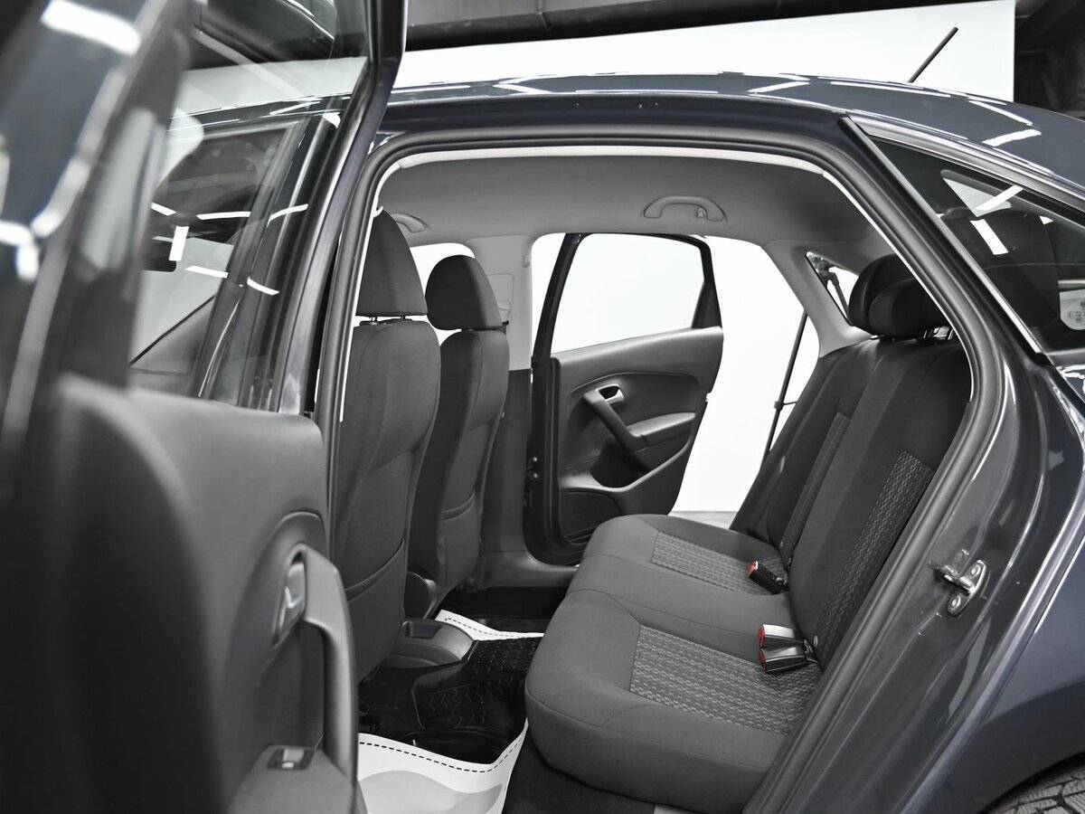 Volkswagen Polo с пробегом — 2017 год. Фото: #13