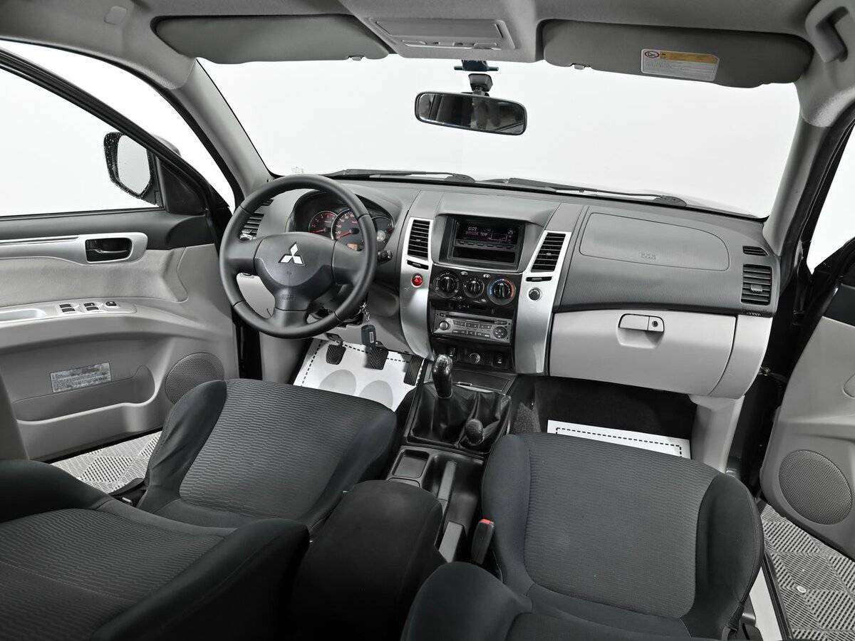 Mitsubishi Pajero Sport с пробегом — 2012 год. Фото: #10