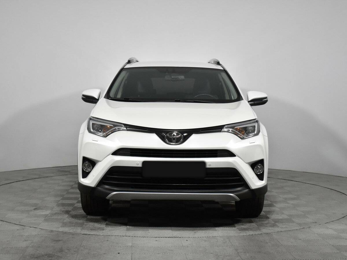 Toyota RAV4 с пробегом — 2018 год. Фото: #1