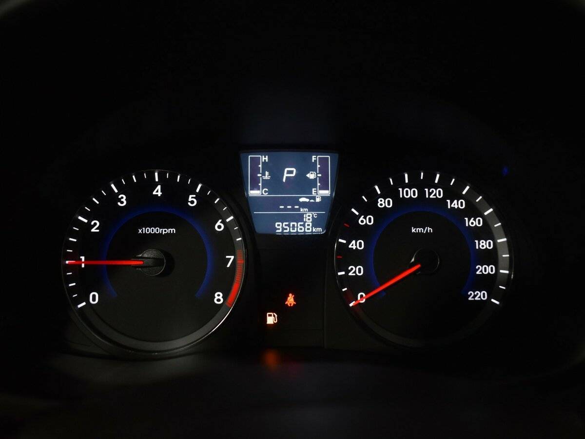 Hyundai Solaris с пробегом — 2015 год. Фото: #12