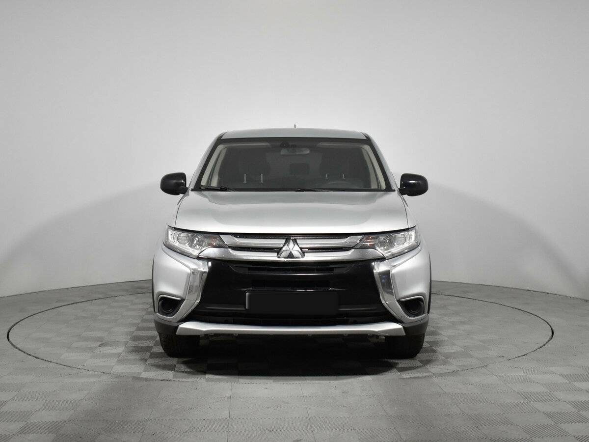 Mitsubishi Outlander с пробегом — 2015 год. Фото: #1