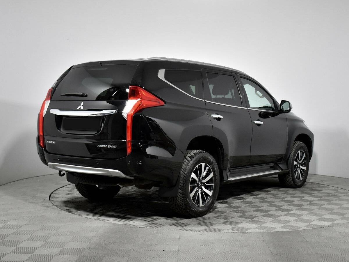 Mitsubishi Pajero Sport с пробегом — 2017 год. Фото: #4