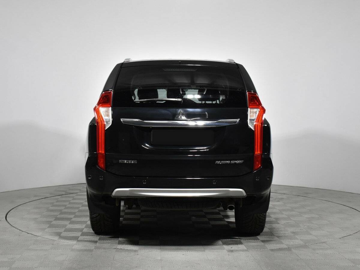 Mitsubishi Pajero Sport с пробегом — 2017 год. Фото: #5
