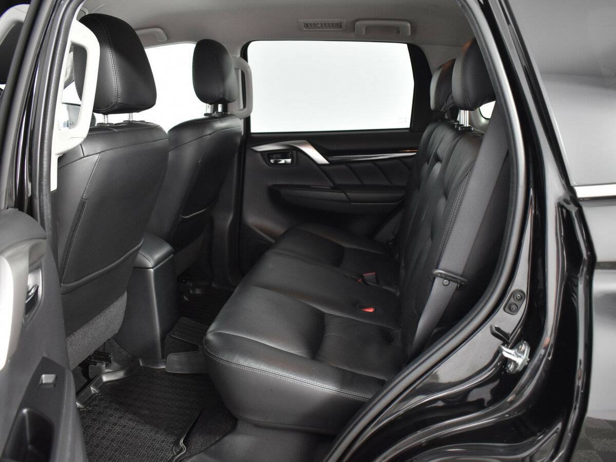 Mitsubishi Pajero Sport с пробегом — 2017 год. Фото: #10