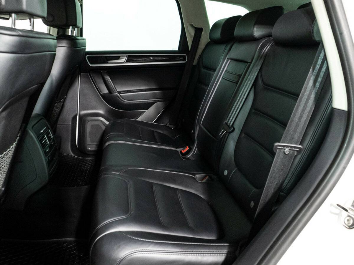 Volkswagen Touareg с пробегом — 2016 год. Фото: #9