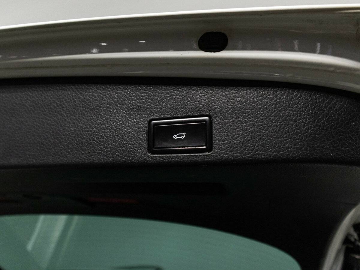 Volkswagen Touareg с пробегом — 2016 год. Фото: #15