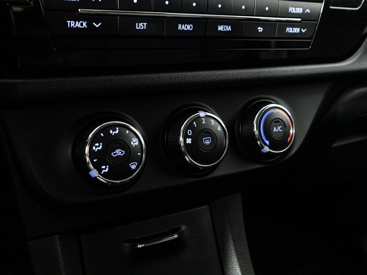 Toyota Corolla с пробегом — 2013 год. Фото: #16