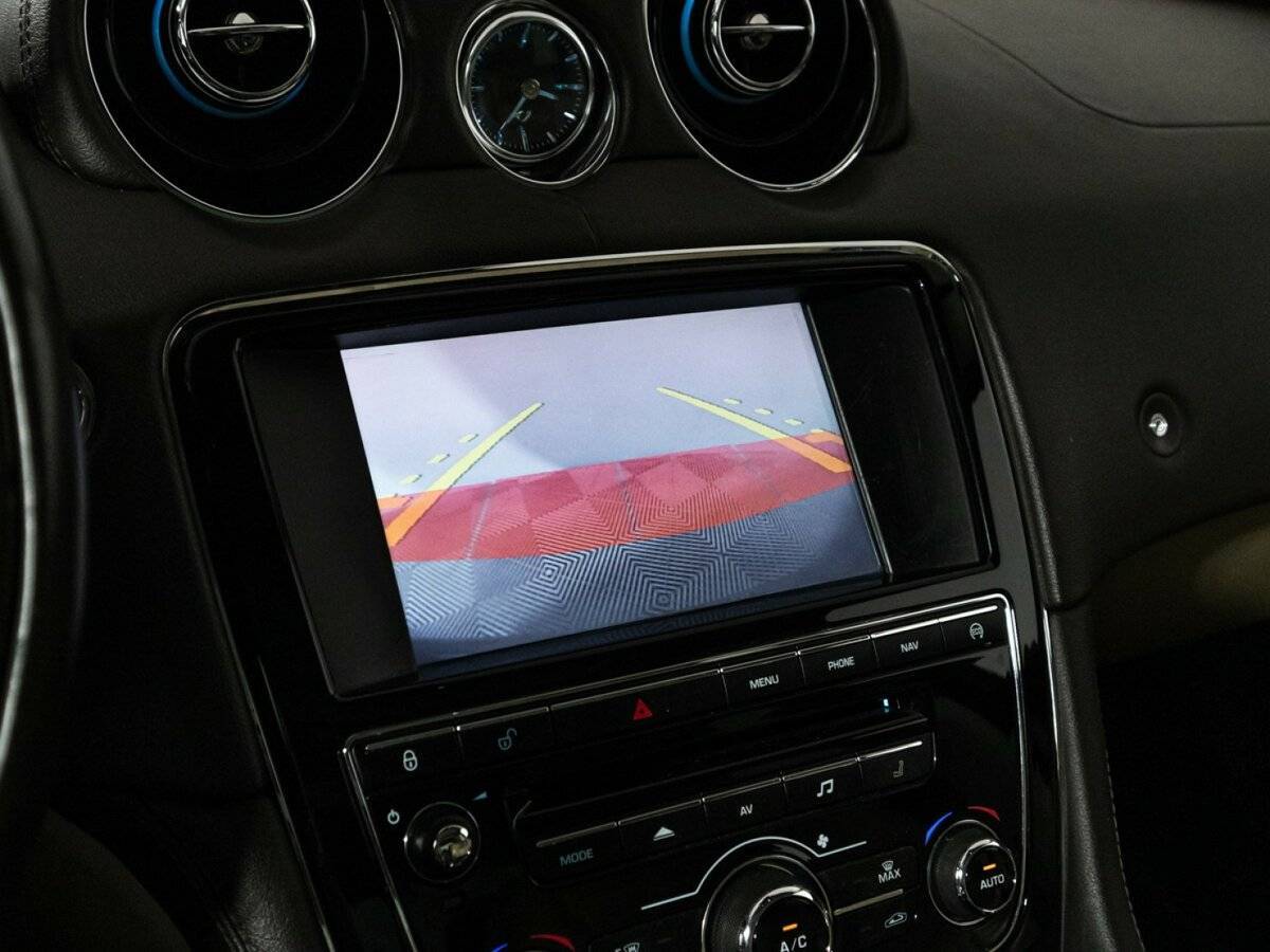 Jaguar XJ с пробегом — 2014 год. Фото: #20