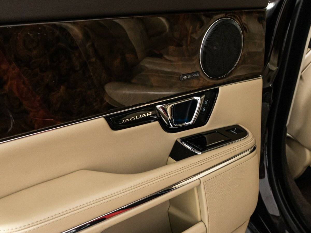 Jaguar XJ с пробегом — 2014 год. Фото: #28