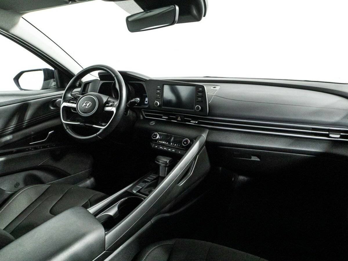 Hyundai Elantra с пробегом — 2021 год. Фото: #8