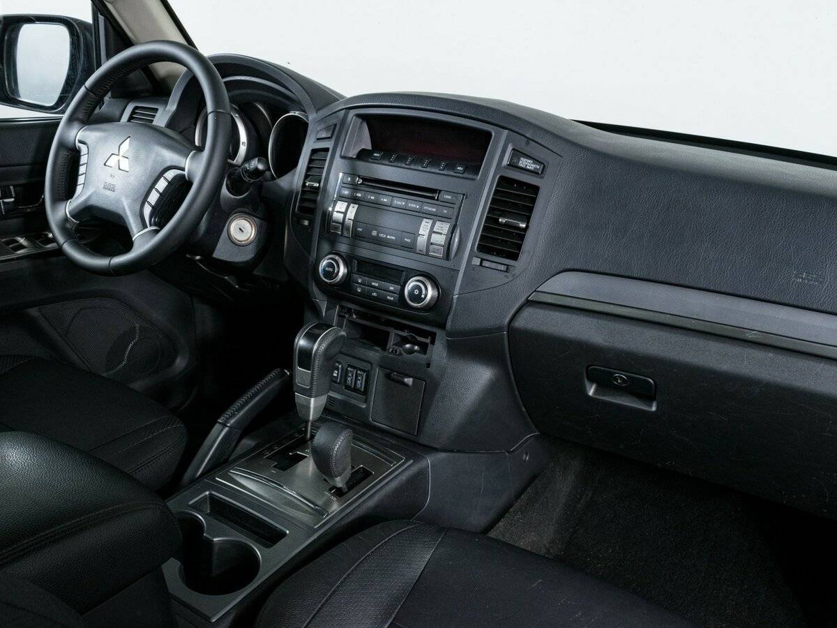 Mitsubishi Pajero с пробегом — 2013 год. Фото: #9