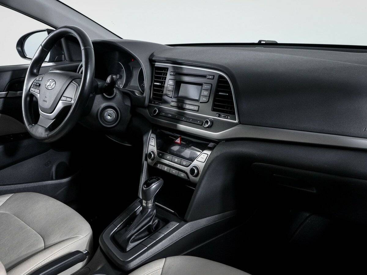 Hyundai Elantra с пробегом — 2016 год. Фото: #6