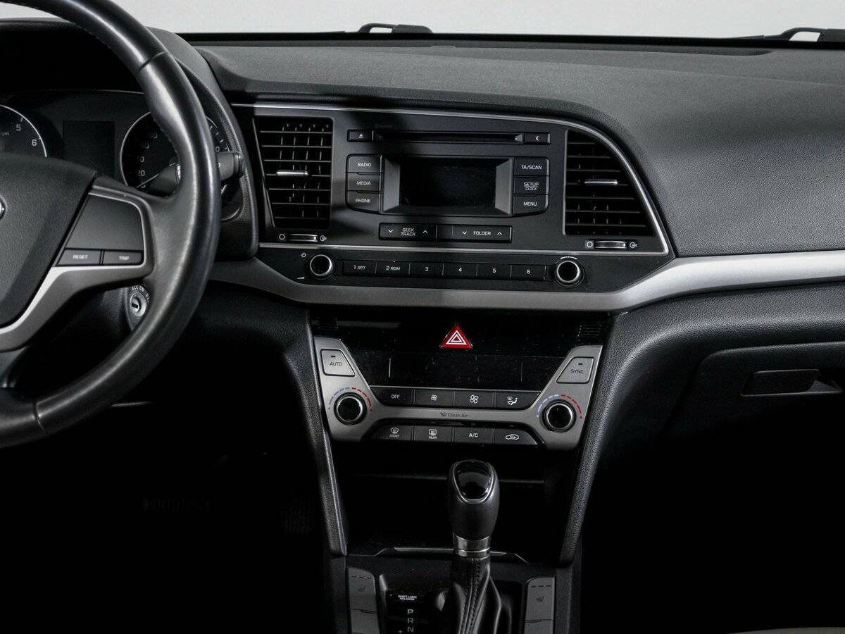 Hyundai Elantra с пробегом — 2016 год. Фото: #10