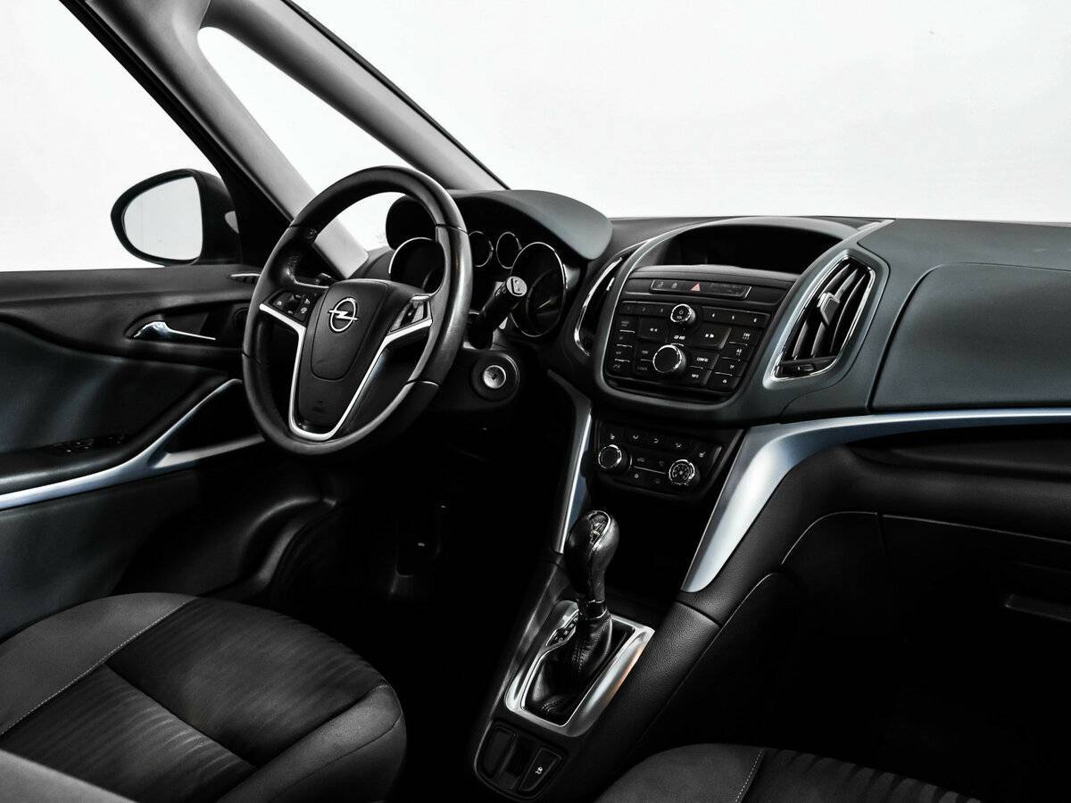 Opel Zafira с пробегом — 2013 год. Фото: #8
