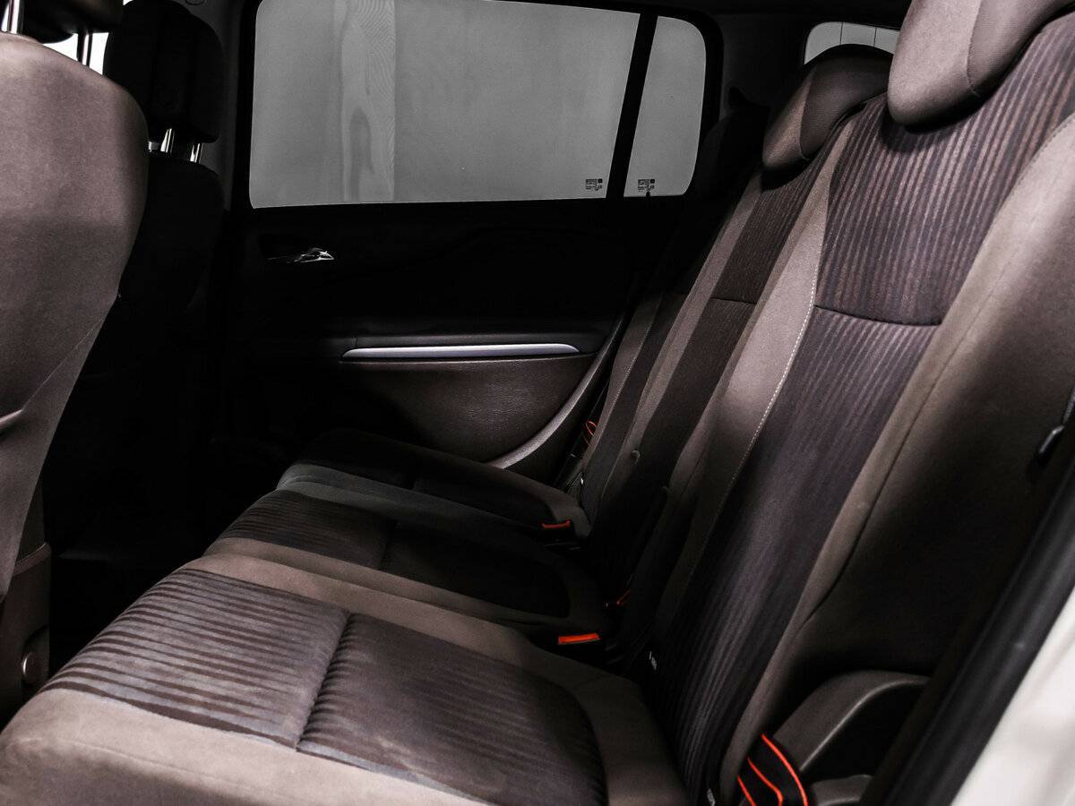 Opel Zafira с пробегом — 2013 год. Фото: #12