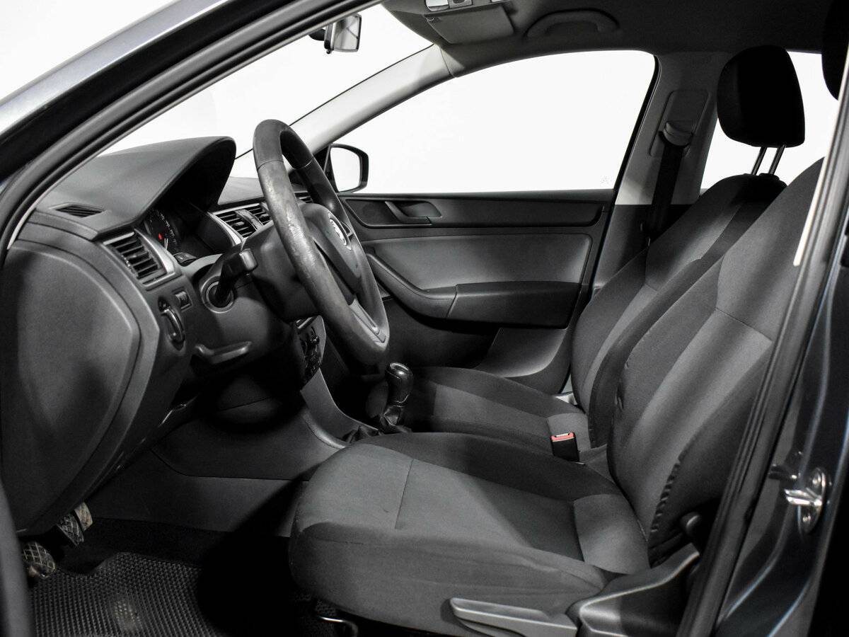 Skoda Rapid с пробегом — 2014 год. Фото: #9