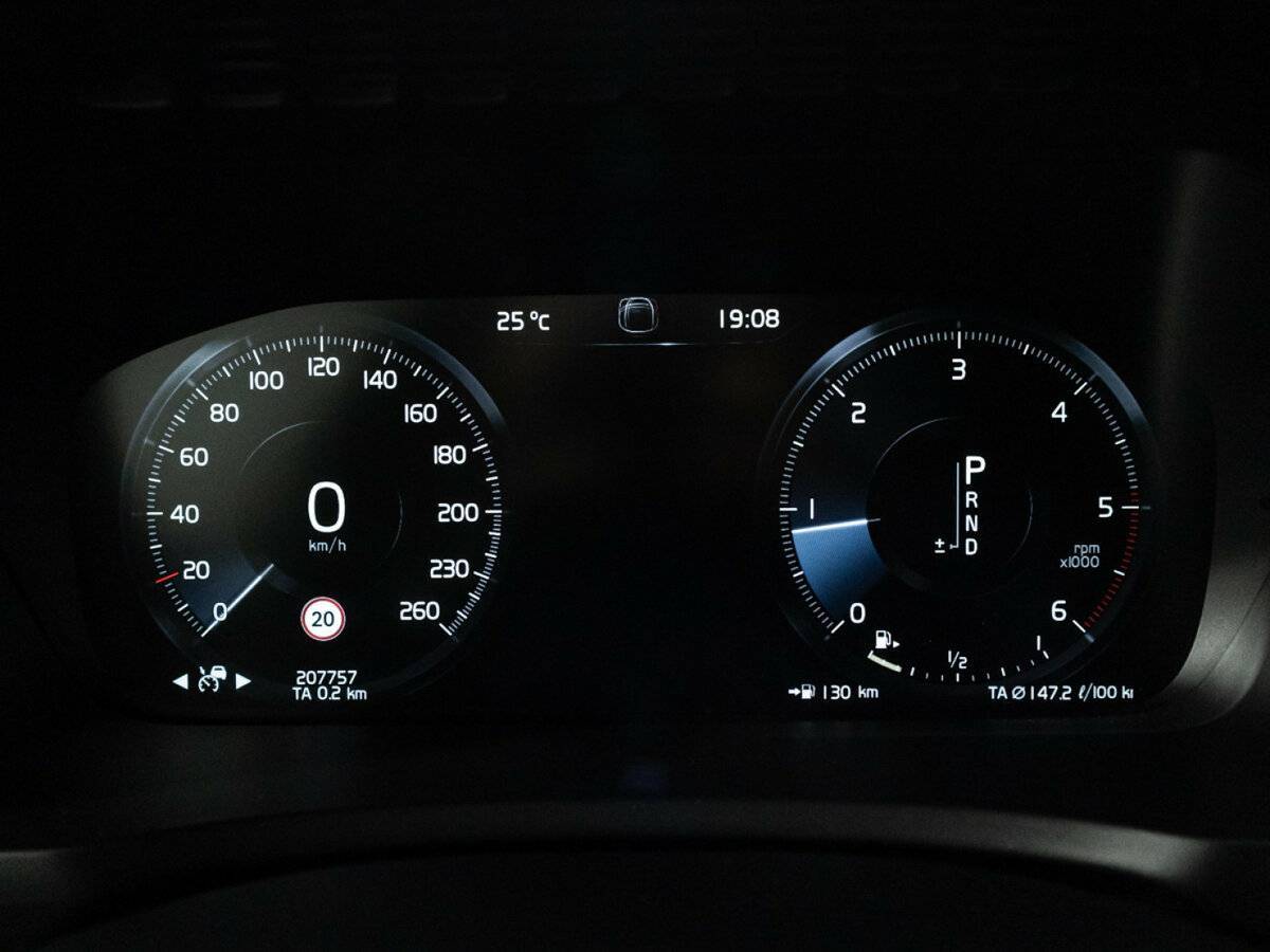 Volvo XC90 с пробегом — 2015 год. Фото: #11