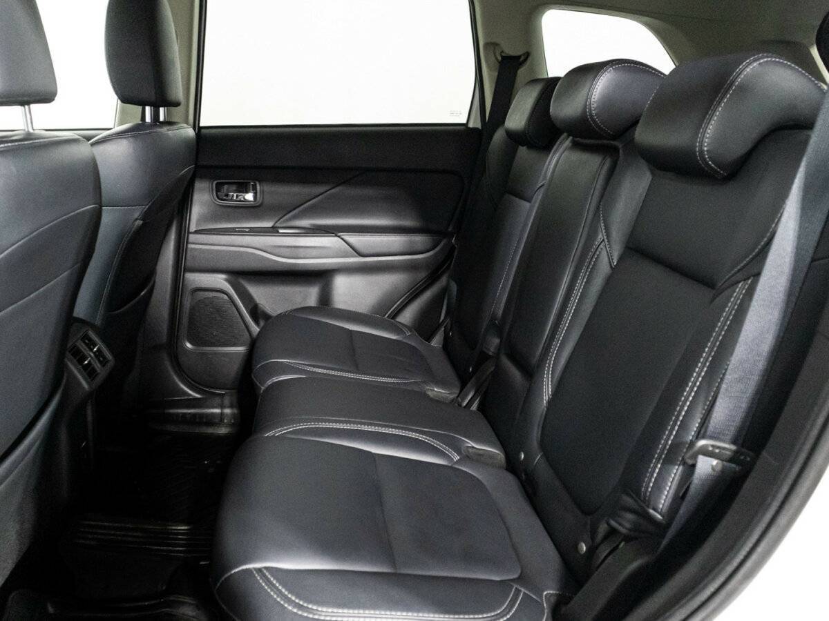 Mitsubishi Outlander с пробегом — 2020 год. Фото: #9