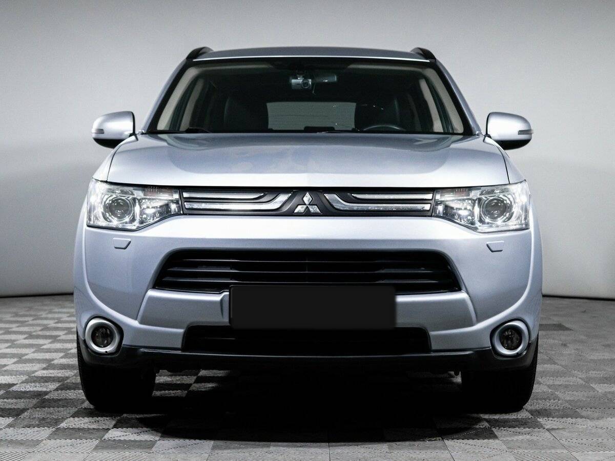 Mitsubishi Outlander с пробегом — 2012 год. Фото: #1