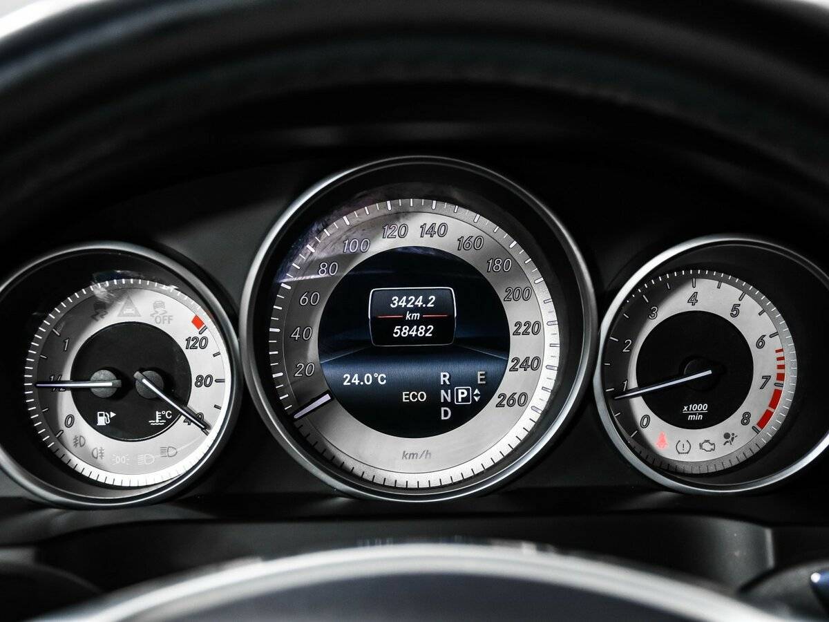 Mercedes-Benz E-Класс с пробегом — 2015 год. Фото: #9