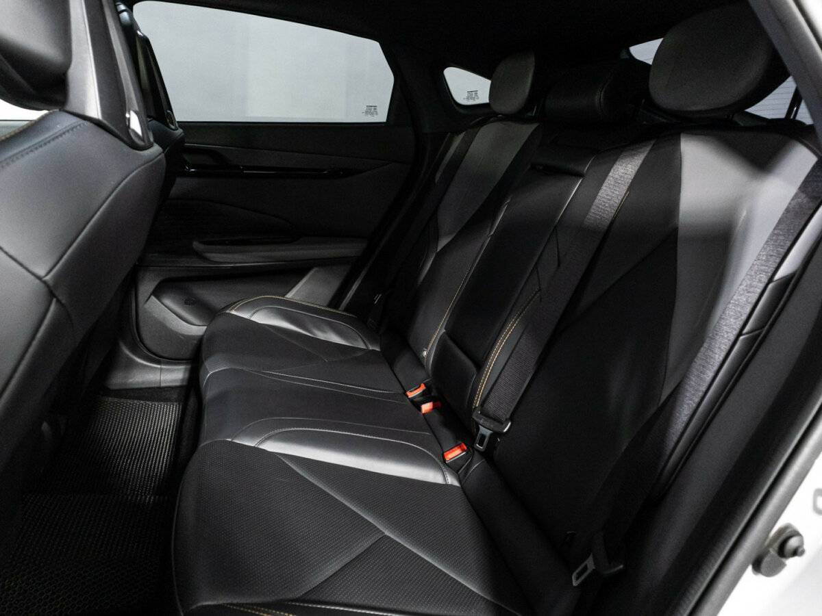 Changan UNI-V с пробегом — 2023 год. Фото: #9