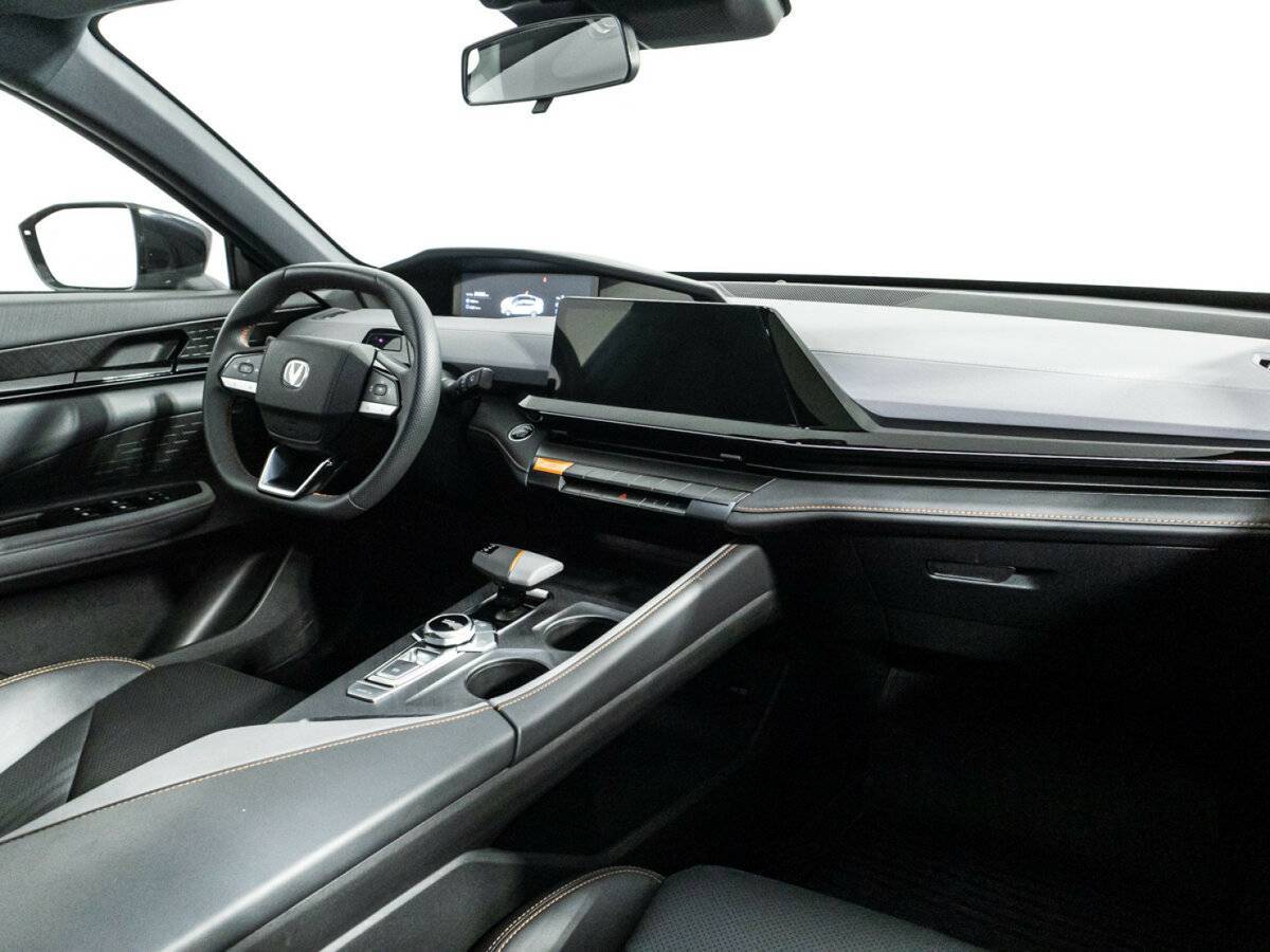 Changan UNI-V с пробегом — 2023 год. Фото: #8