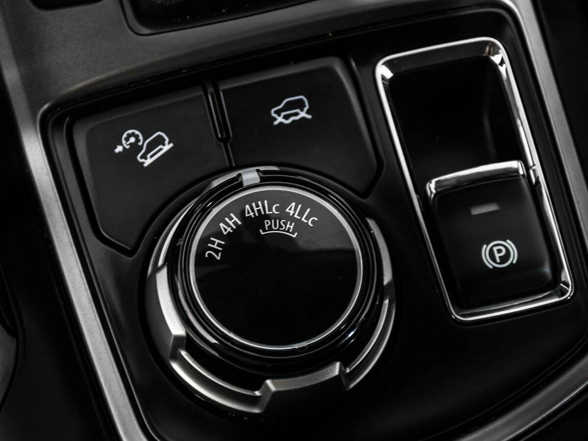 Mitsubishi Pajero Sport с пробегом — 2017 год. Фото: #17