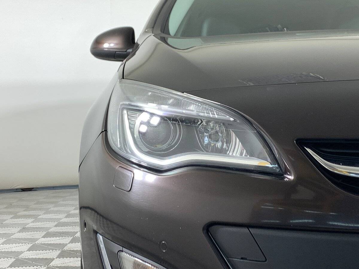 Opel Astra с пробегом — 2014 год. Фото: #9