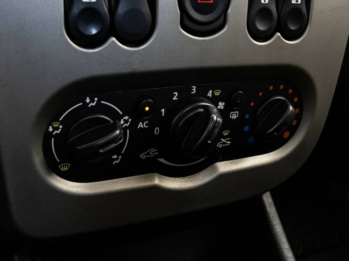 Renault Logan с пробегом — 2012 год. Фото: #8