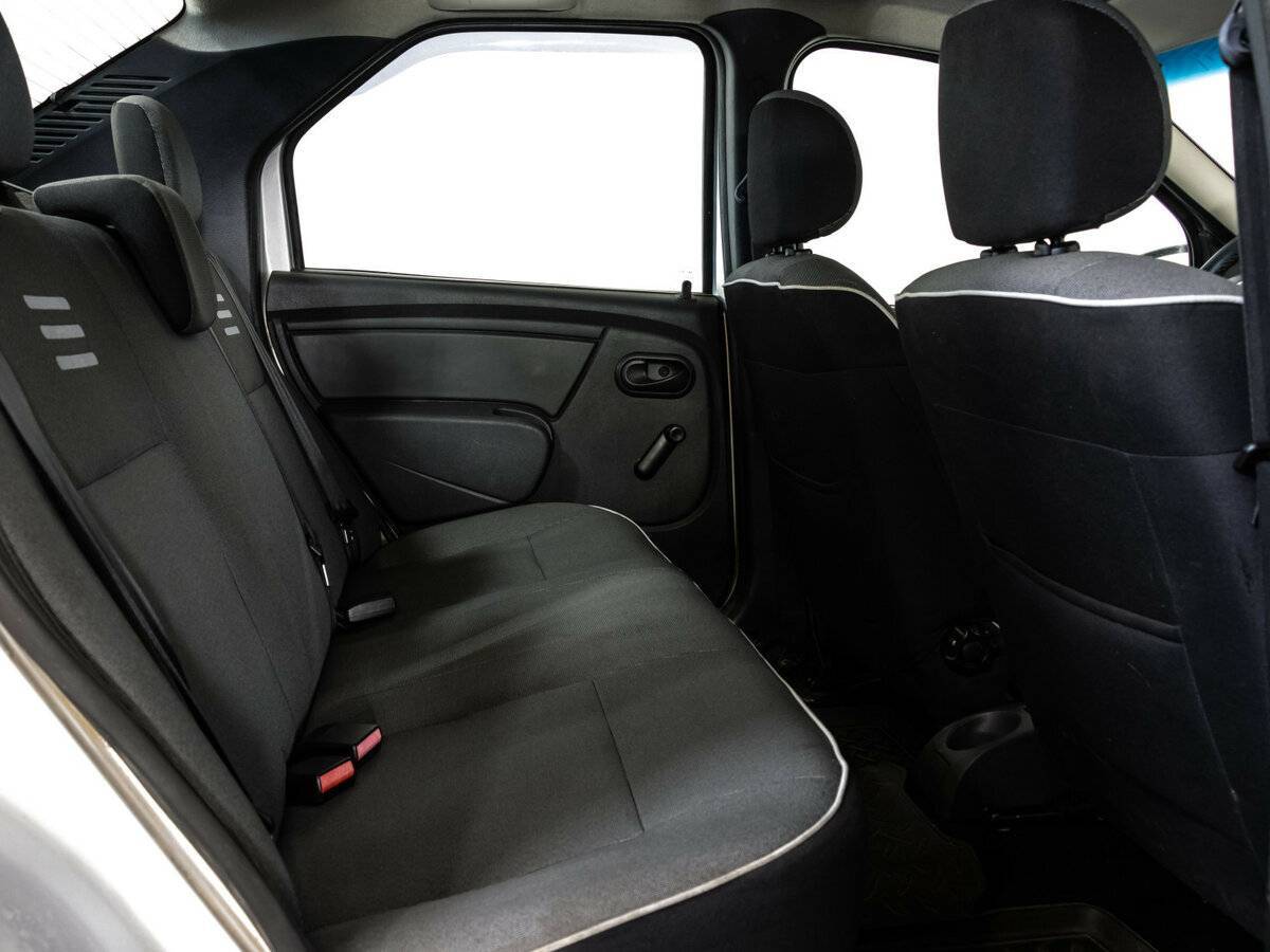 Renault Logan с пробегом — 2012 год. Фото: #9