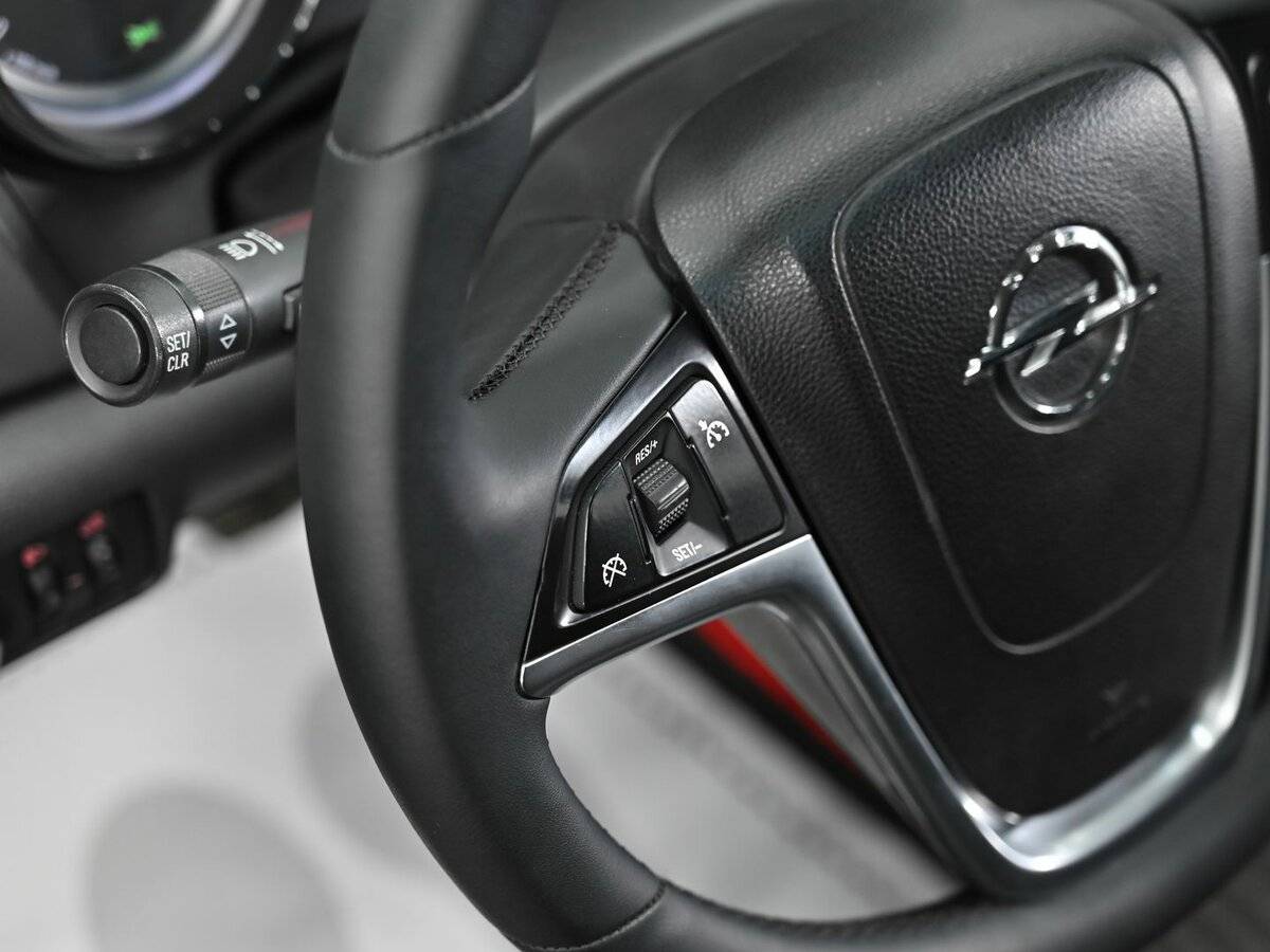 Opel Astra с пробегом — 2012 год. Фото: #8