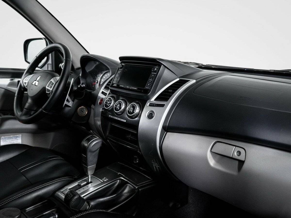 Mitsubishi Pajero Sport с пробегом — 2013 год. Фото: #8