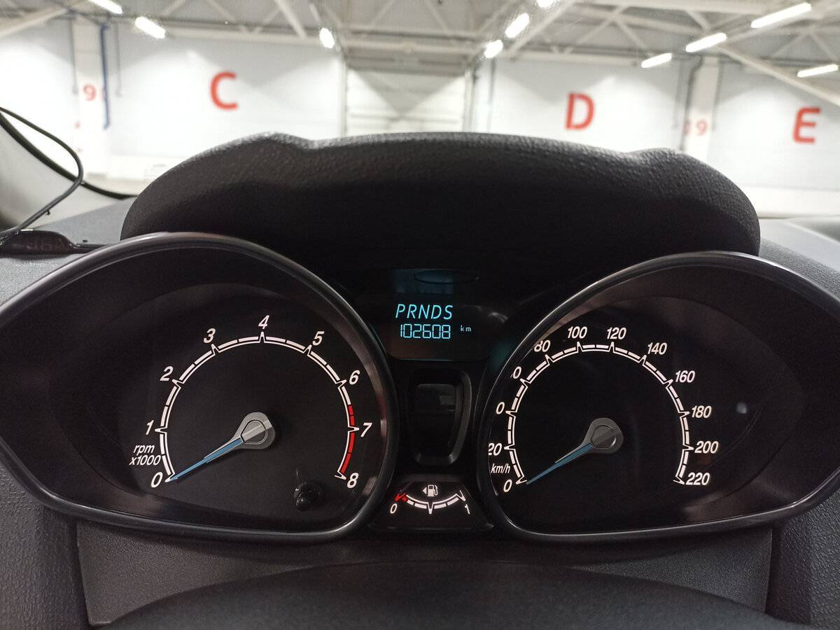 Ford Fiesta с пробегом — 2015 год. Фото: #11