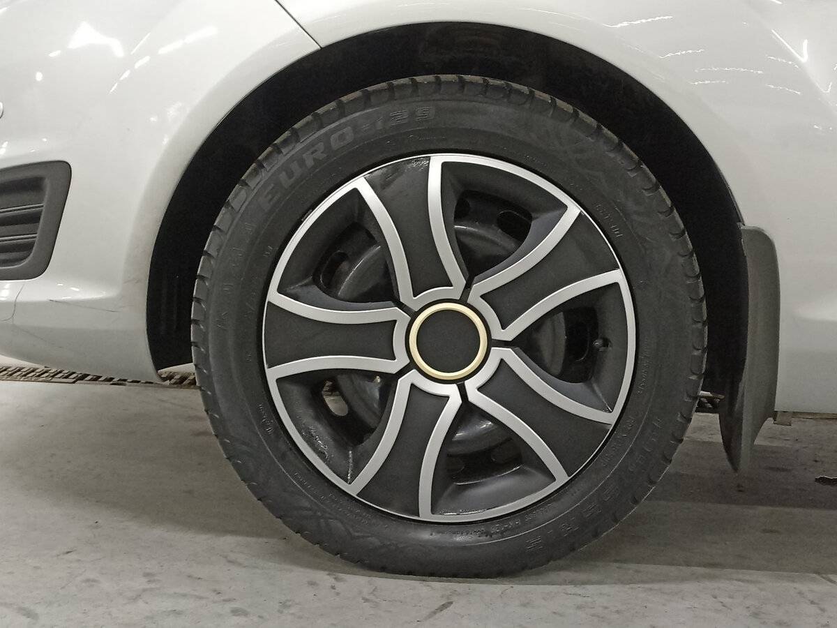 Ford Fiesta с пробегом — 2015 год. Фото: #16