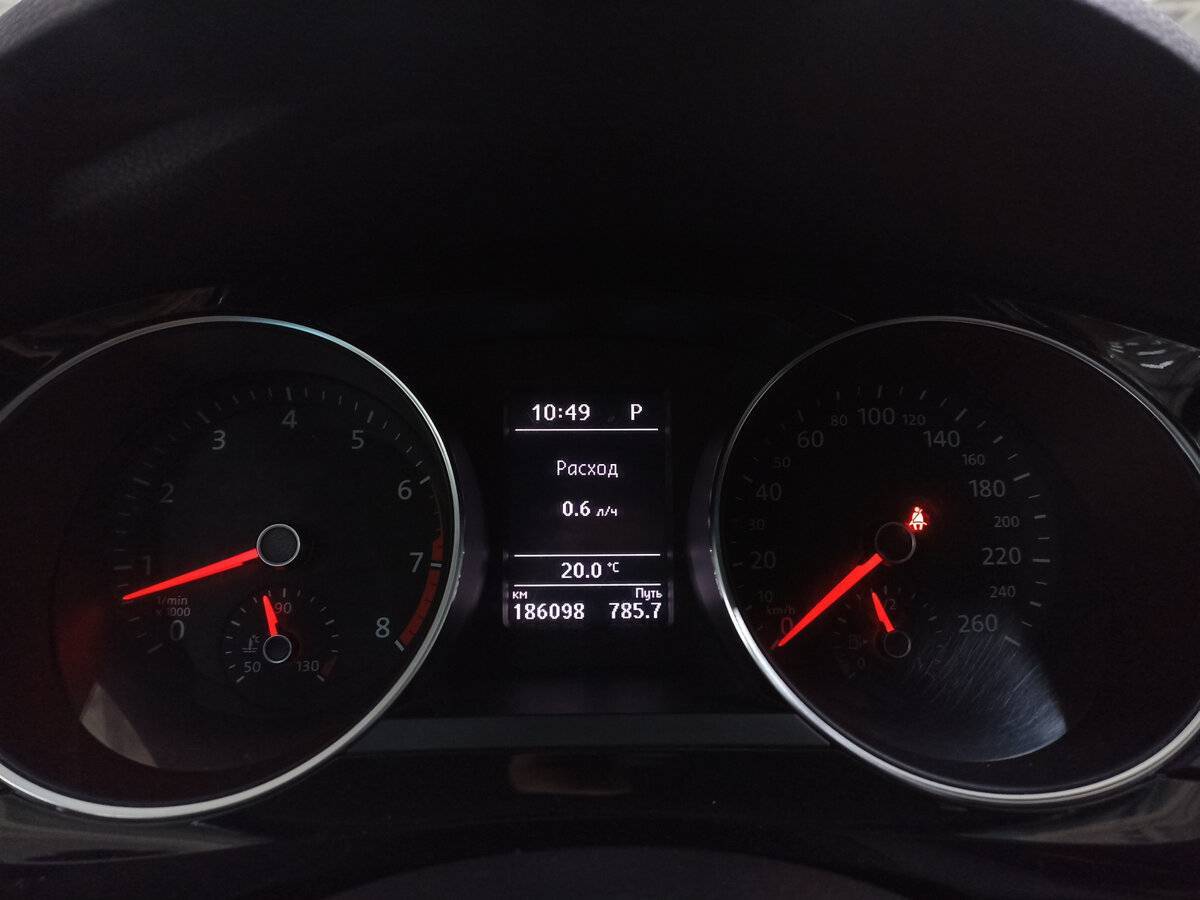 Volkswagen Jetta с пробегом — 2015 год. Фото: #12