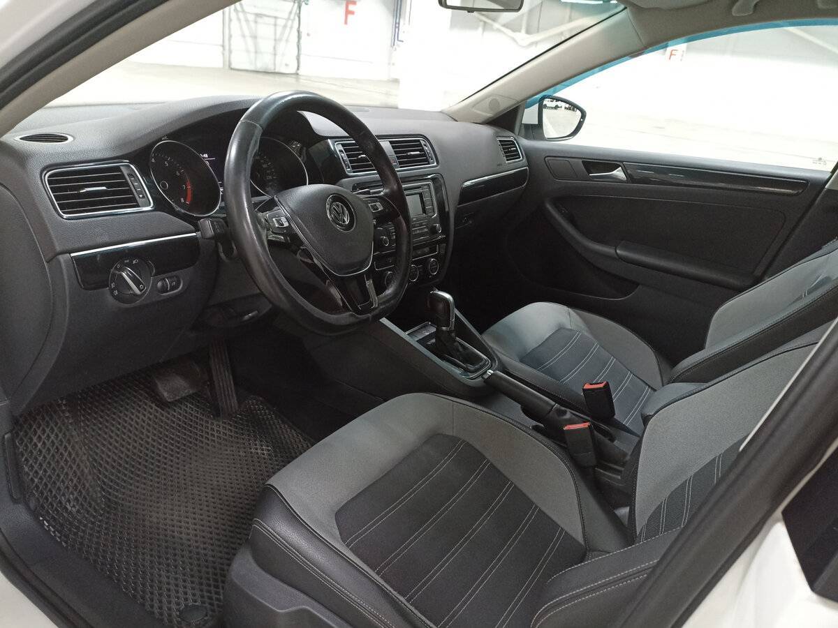 Volkswagen Jetta с пробегом — 2015 год. Фото: #15