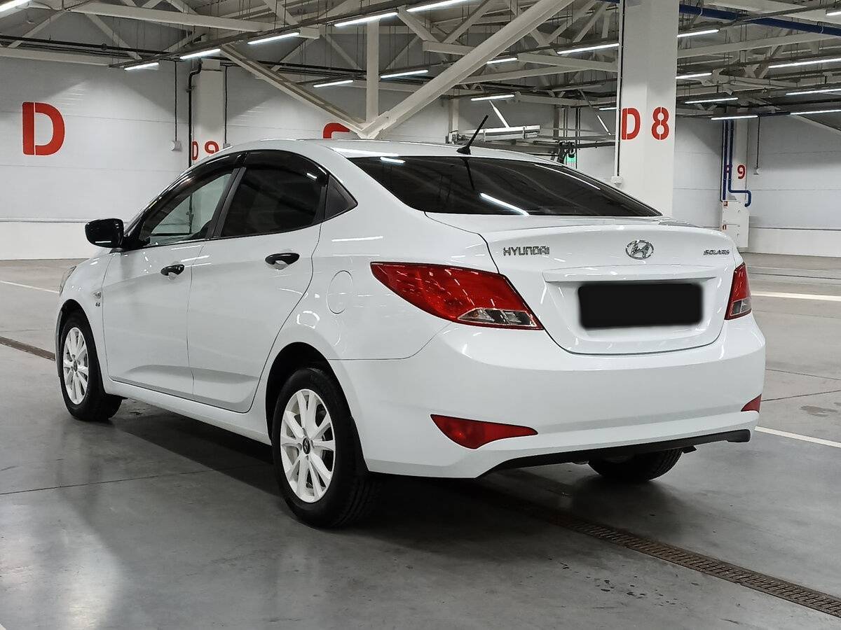 Hyundai Solaris с пробегом — 2015 год. Фото: #6