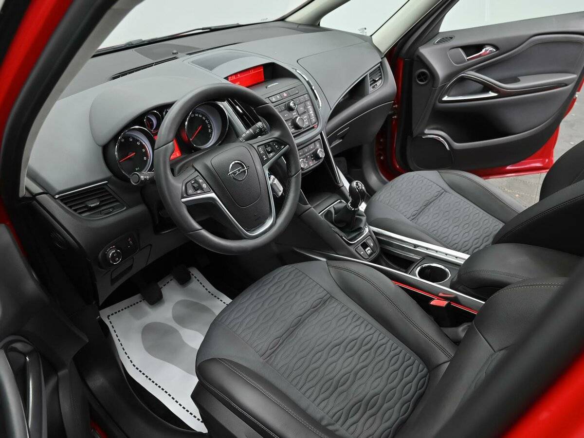 Opel Zafira с пробегом — 2012 год. Фото: #7