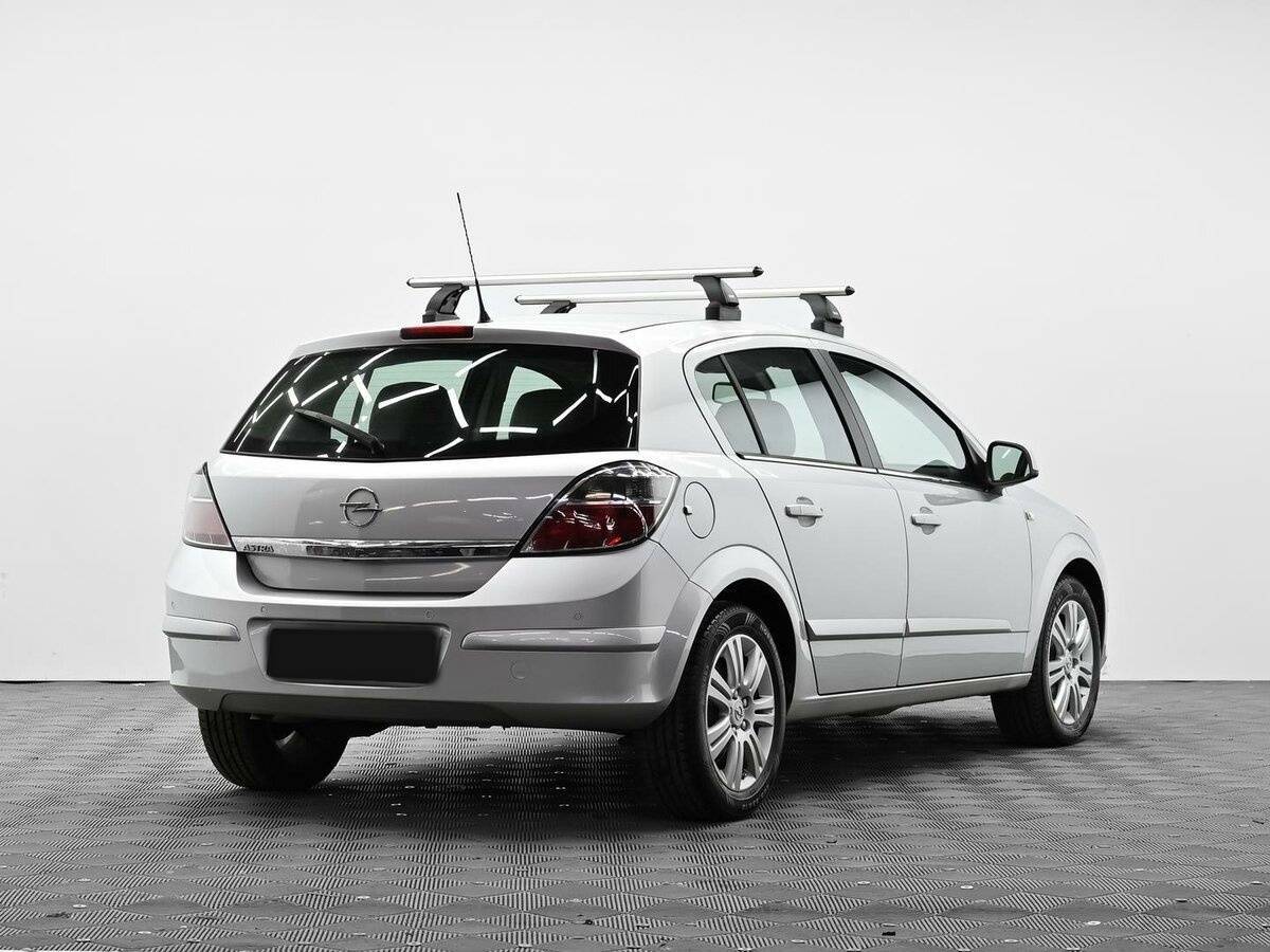 Opel Astra с пробегом — 2012 год. Фото: #3