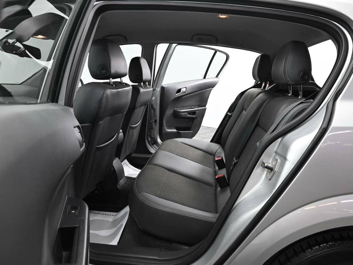 Opel Astra с пробегом — 2012 год. Фото: #11