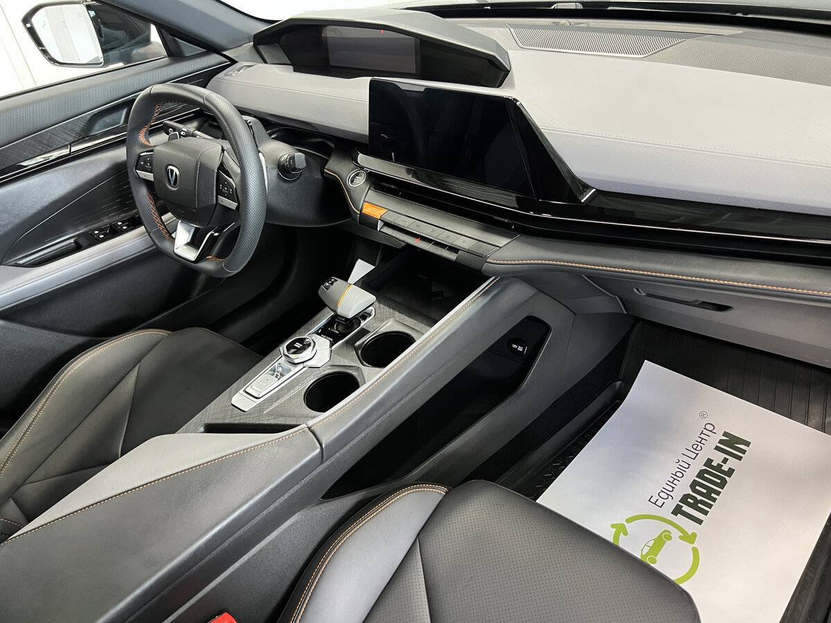 Changan UNI-V с пробегом — 2023 год. Фото: #12