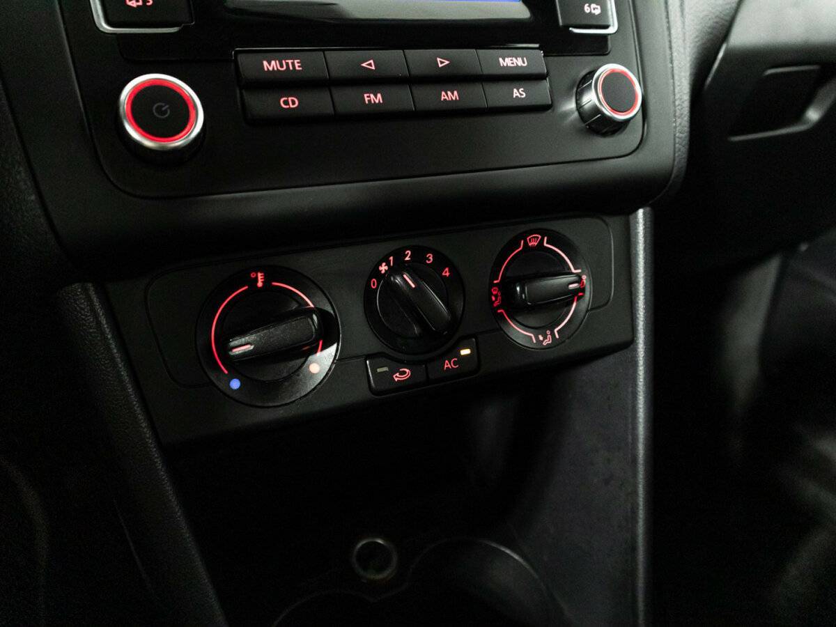 Volkswagen Polo с пробегом — 2012 год. Фото: #15