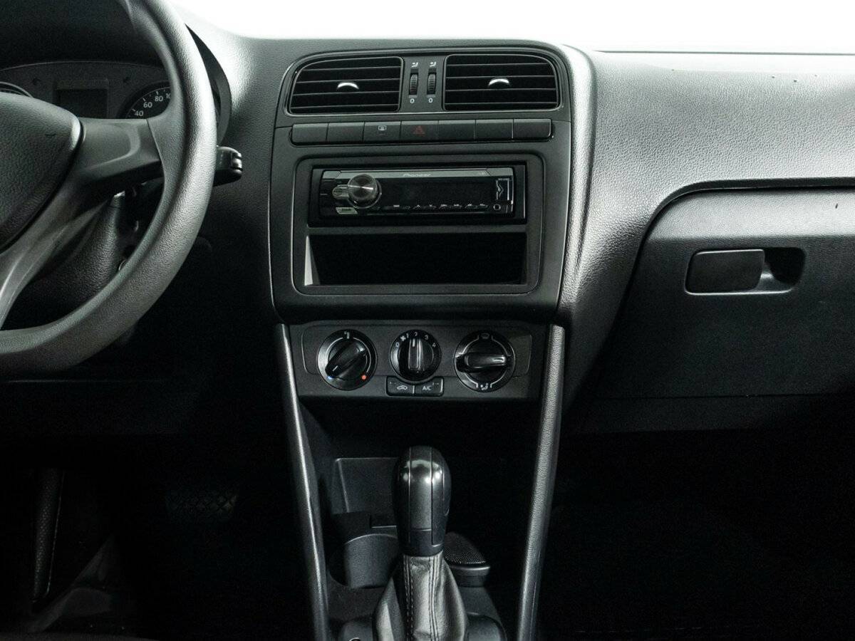 Volkswagen Polo с пробегом — 2019 год. Фото: #13