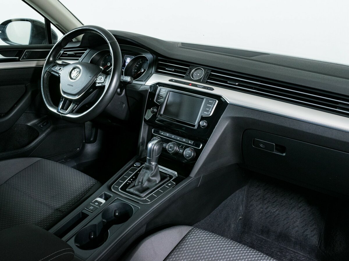 Volkswagen Passat с пробегом — 2017 год. Фото: #6