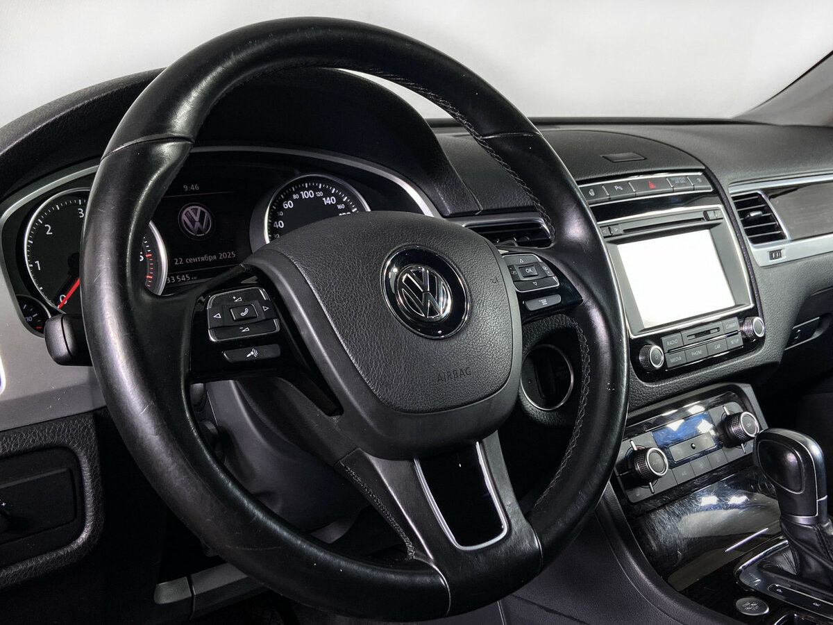 Volkswagen Touareg с пробегом — 2015 год. Фото: #12