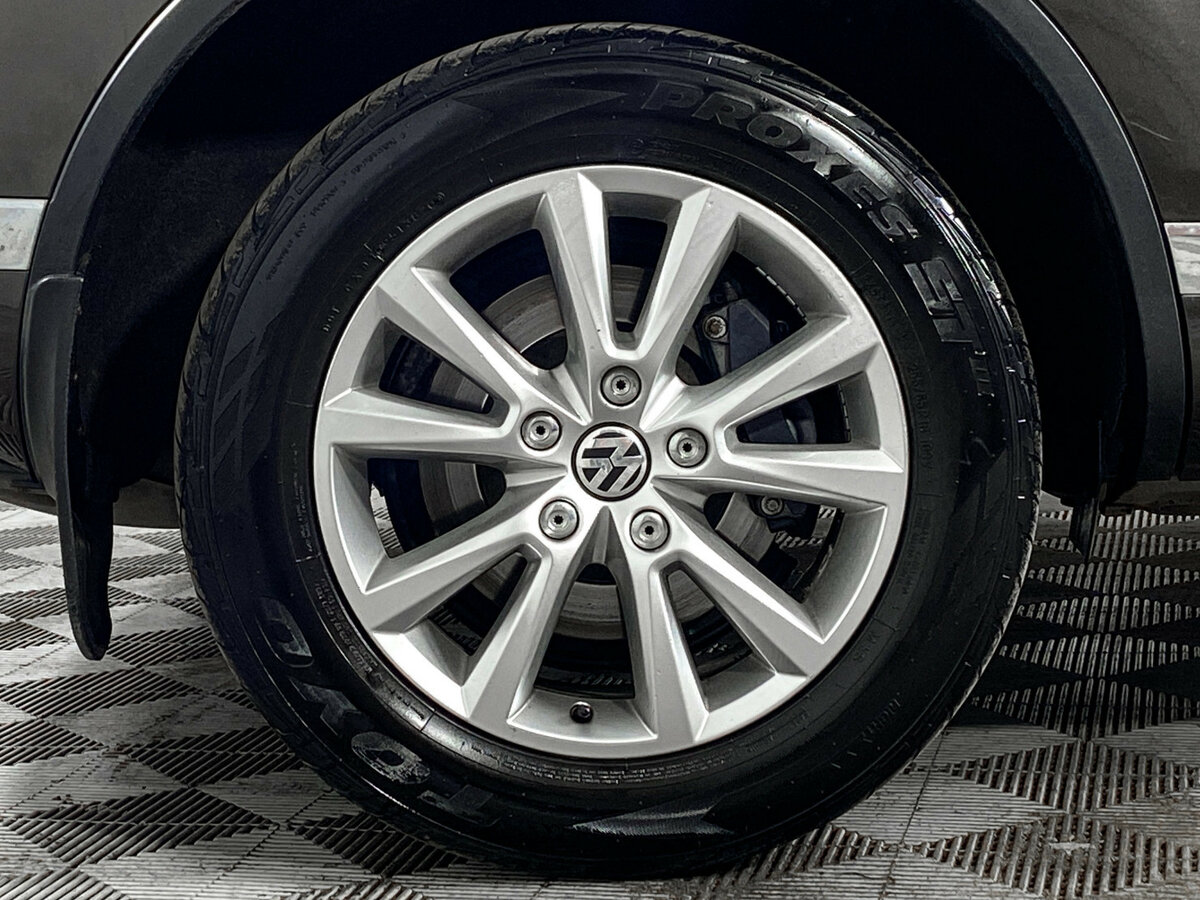 Volkswagen Touareg с пробегом — 2015 год. Фото: #18