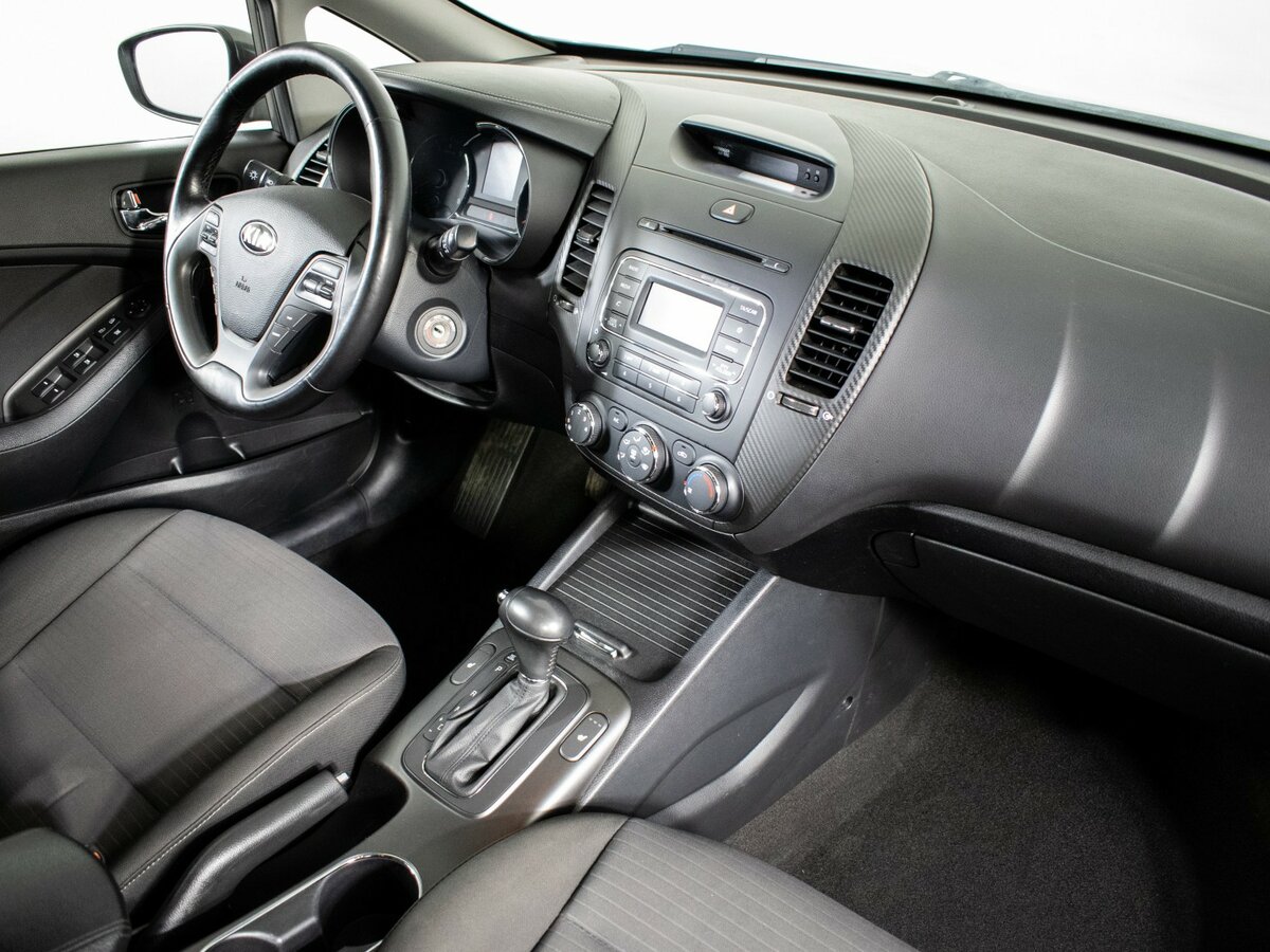 Kia Cerato с пробегом — 2015 год. Фото: #7