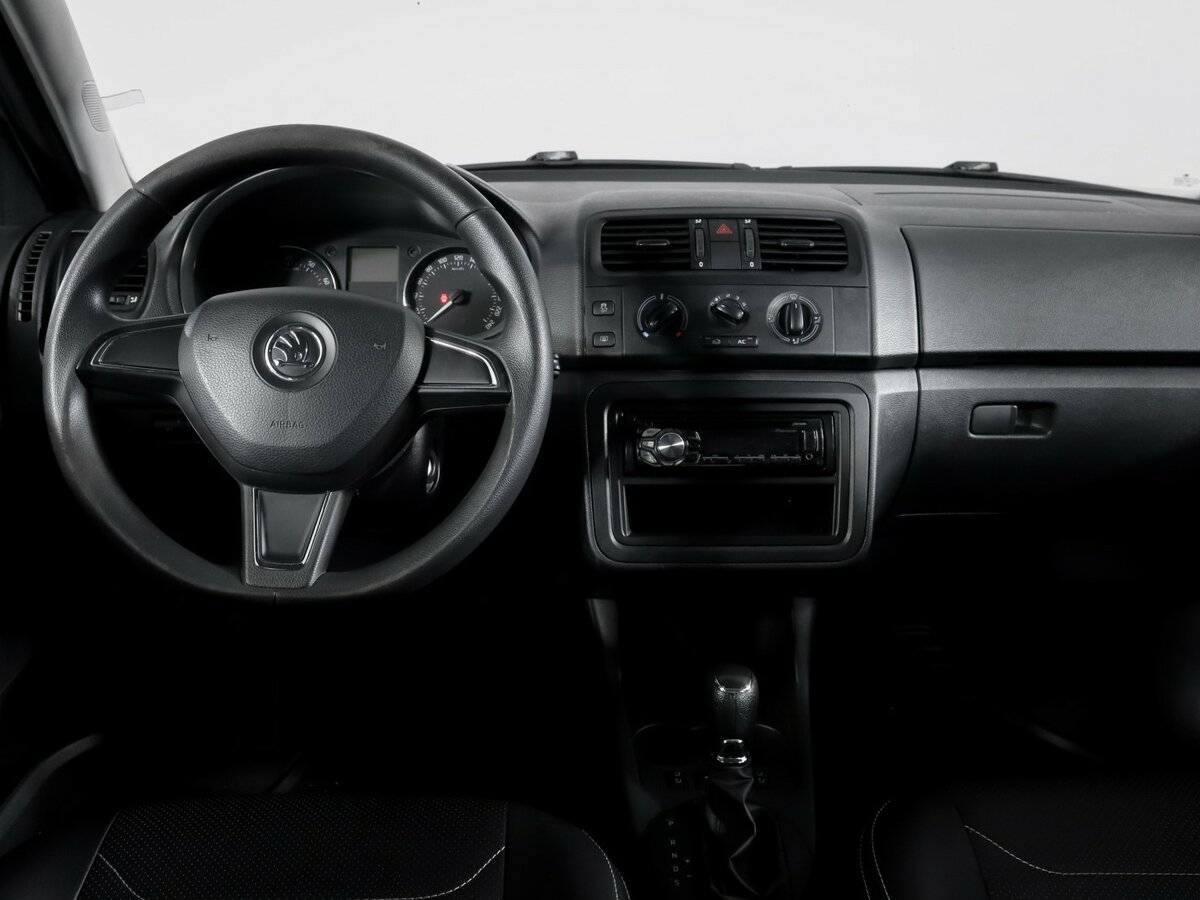 Skoda Fabia с пробегом — 2014 год. Фото: #9