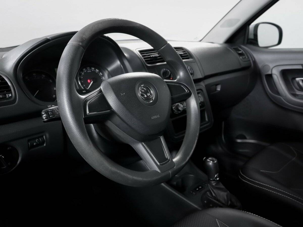 Skoda Fabia с пробегом — 2014 год. Фото: #10