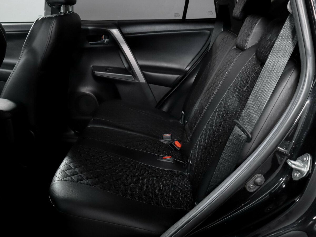 Toyota RAV4 с пробегом — 2019 год. Фото: #9